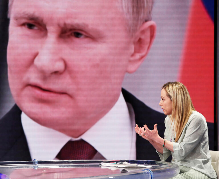 Giorgia Meloni a Vladimir Putin. Foto: Massimo Di Vita/Archivio Massimo Di Vita/Mondadori Portfolio via Getty Images