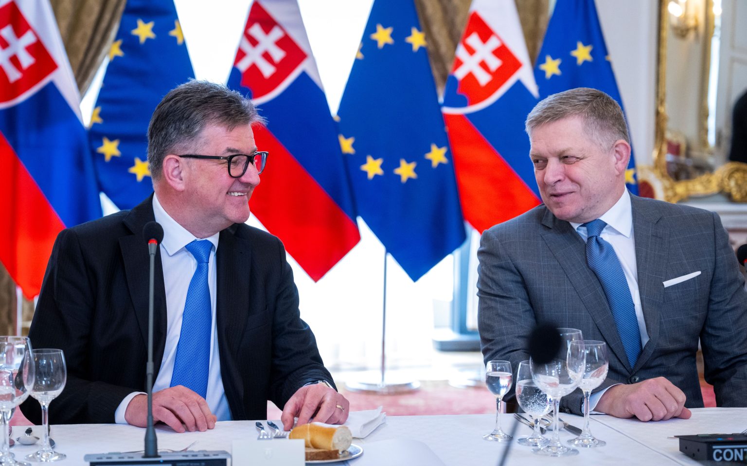 Miroslav Lajčák a Robert Fico. Foto: Jakub Kotian/TASR