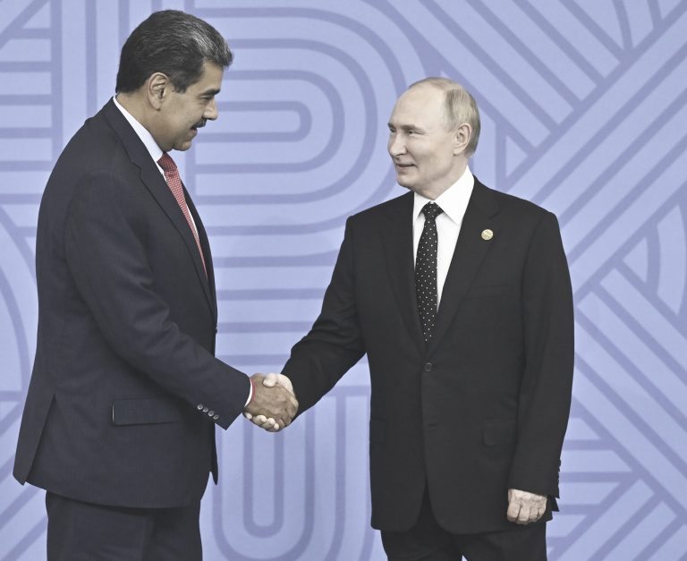 Nicolas Maduro und Wladimir Putin. Foto: Sefa Karacan/Anadolu via Getty Images