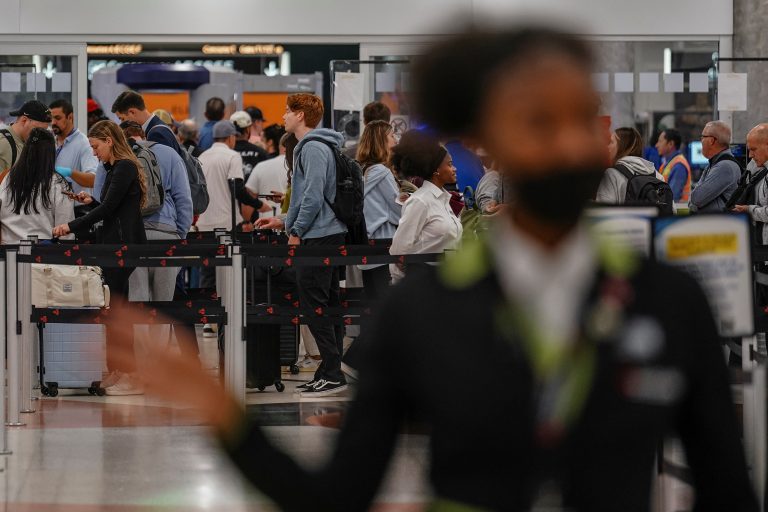 Trump droht Fluglotsen: Kommt zurück oder ich kürze euch den Lohn