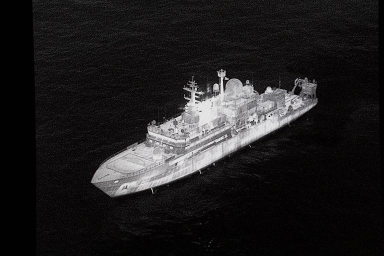 Russisches Schiff Yantar blendet RAF-Piloten mit Laser - Großbritannien droht mit Reaktion