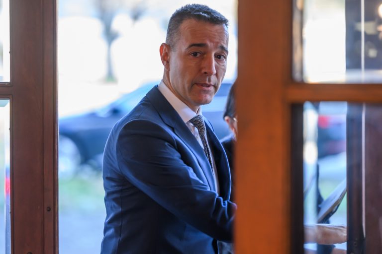 Drucker sa nechce zdržať na Kmecovom mieste vicepremiéra, volá po krízovom tíme