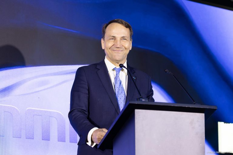 Sikorski hebt diplomatischen Schutz für beschuldigten Ex-Minister auf