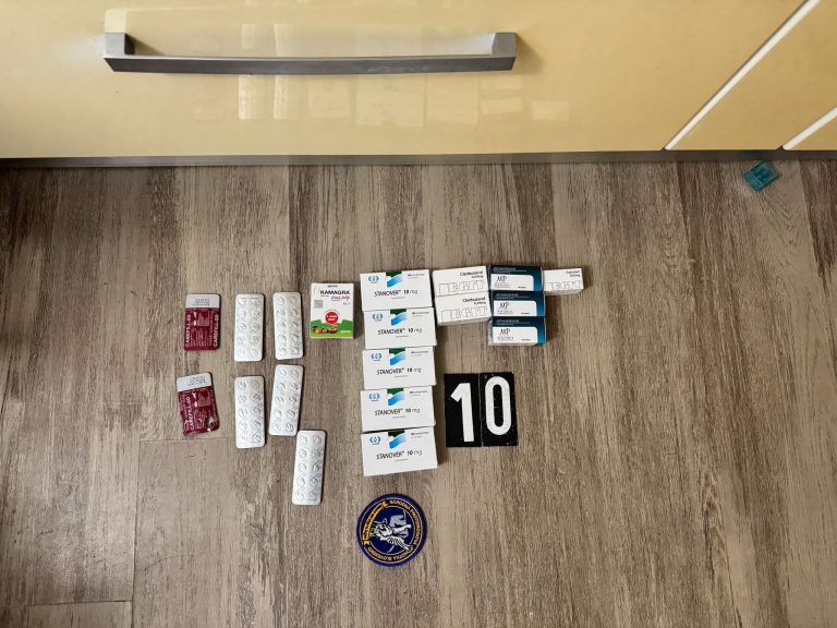 Polícia zadržala päť osôb podozrivých z drogovej a farmaceutickej trestnej činnosti