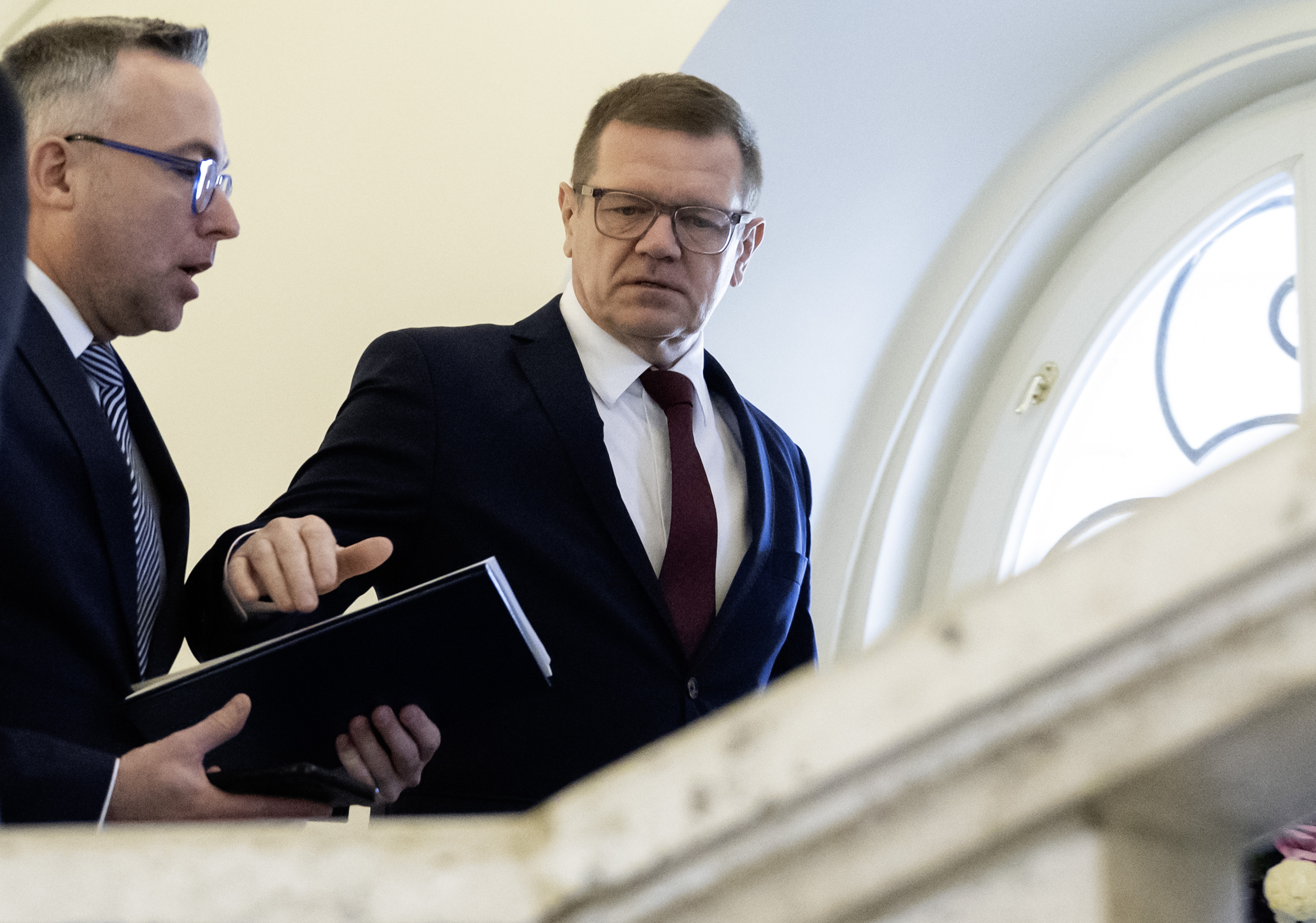 Podpredseda vlády Kmec doručil prezidentovi svoju demisiu