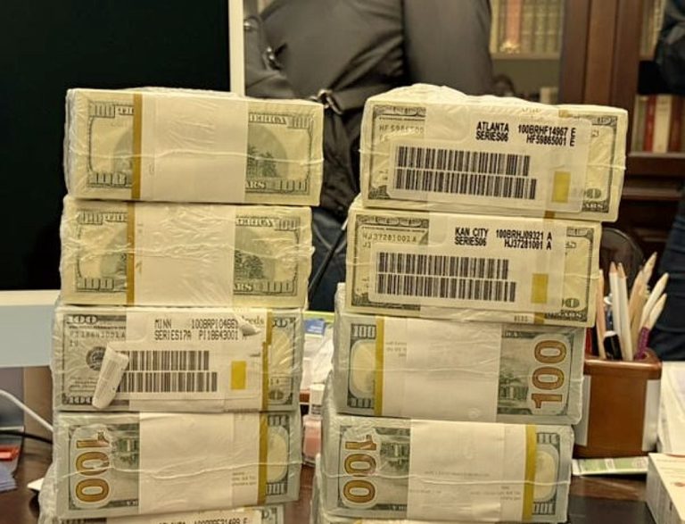 Hotovosť zadržaná pri raziách NABU. Foto: NAB Ukraine/X