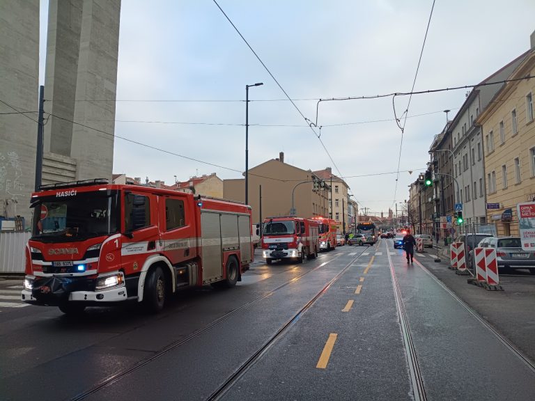 V Prahe unikal plyn, zastavili dopravu a evakuovali budovy