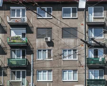 Staršie byty ťahajú trh. Zväčšujú sa aj rozdiely medzi regiónmi