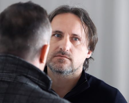 Kajúcnik Makó využil čurillovcov na „preklepnutie“ novinárky