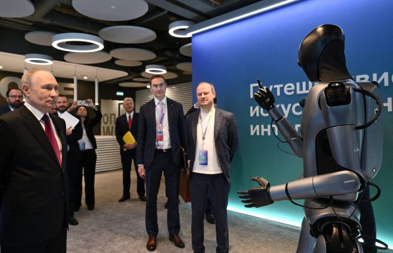 Robot danced for Putin, security guard didn't let him near the president