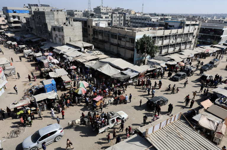 Palestinians in Khan Yunis in the southern Gaza Strip. Photo: Ramadan Abed/Reuters