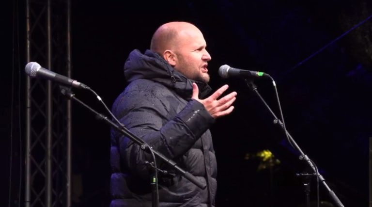 Jaroslav Naď na mítingu na výročie Nežnej revolúcie. Reprofoto: Facebook/PS