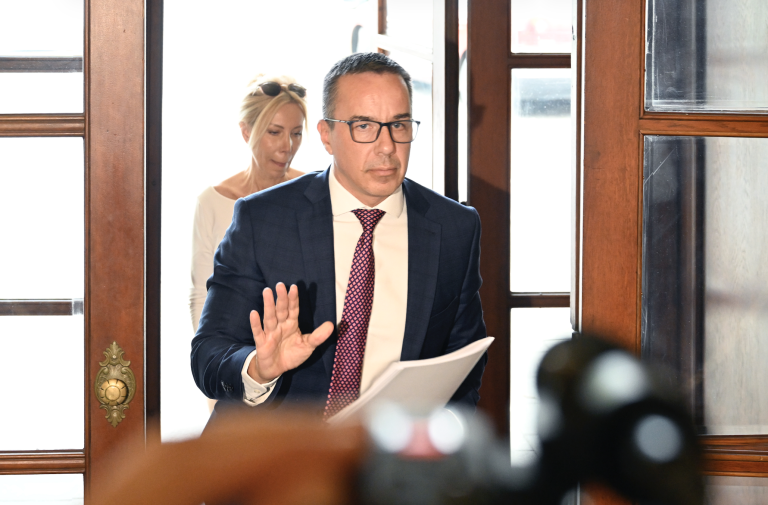 Hlas navrhne zmrazenie paušálnych náhrad členov vlády