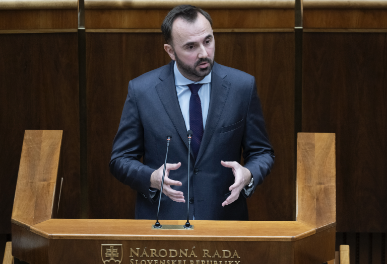 Veto k hazardu odhalilo rozkol v koalícii, hlasovať za prelomenie nechcú, tvrdí Kišš z PS