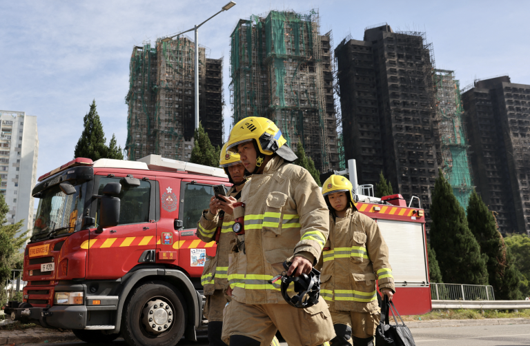Feuerinferno in Hongkong: 100 Todesopfer - Regierung sagt Hilfe zu
