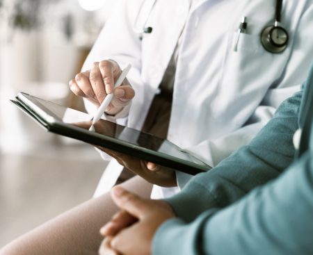 Lekári si zvykli najmä na online recepty a PN-ky. Niektoré služby eZdravia obchádzajú