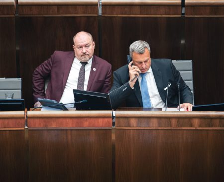 Koniec do dvoch rokov. Huliakovo ministerstvo to má zrejme spočítané