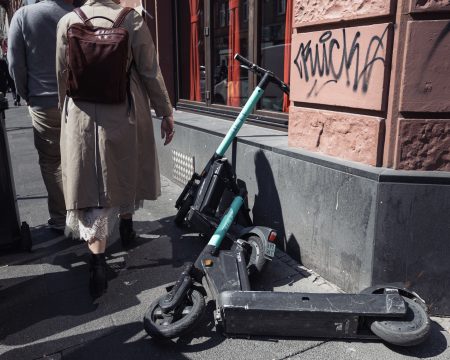 Vážneho novela môže deti vyhnať z chodníkov na cesty