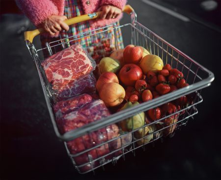 Mäso, ovocie aj cukor sú lacnejšie než vlani. Potravinám sa prvýkrát po roku nezvýšili ceny