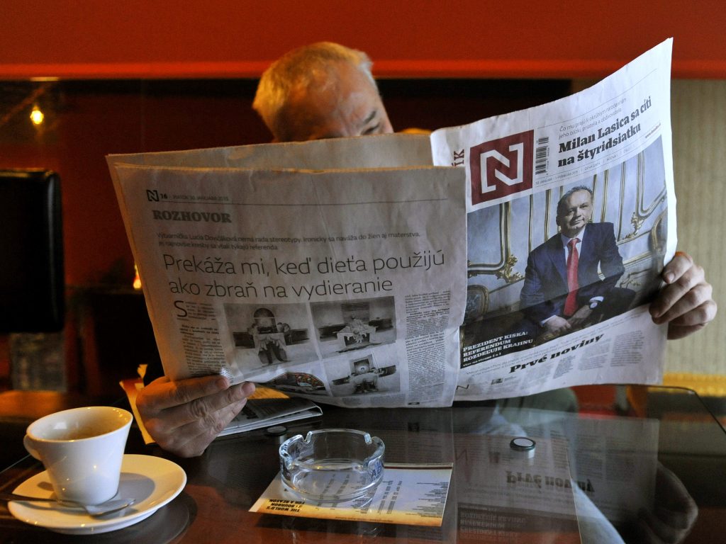Slovenský list Denník N, který založili bývalí redaktoři deníku Sme, začal vycházet 30. ledna. Snímek je z Bratislavy.,Image: 667974320, License: Rights-managed, Restrictions: , Model Release: no, Credit line: ČTK / Koller Jan