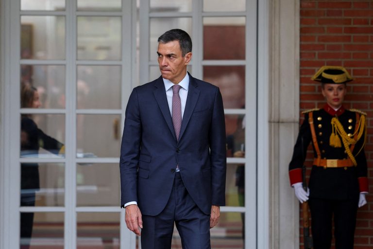 Sánchez kritizuje USA: Nemôžete hrať ruskú ruletu s miliónmi ľudí