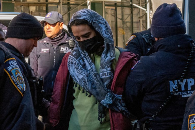 Number of asylum applications in Germany for 2025 plummets