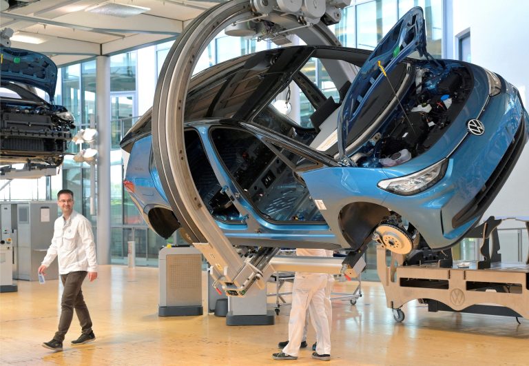 Cyprus povedie pol roka rokovaní o osude spaľovacích motorov