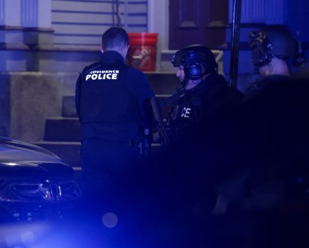 Strelec z Brownovej univerzity je stále na úteku, polícia tápe