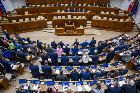 Rokovanie parlamentu uzavrela diskusia o stave Slovenska