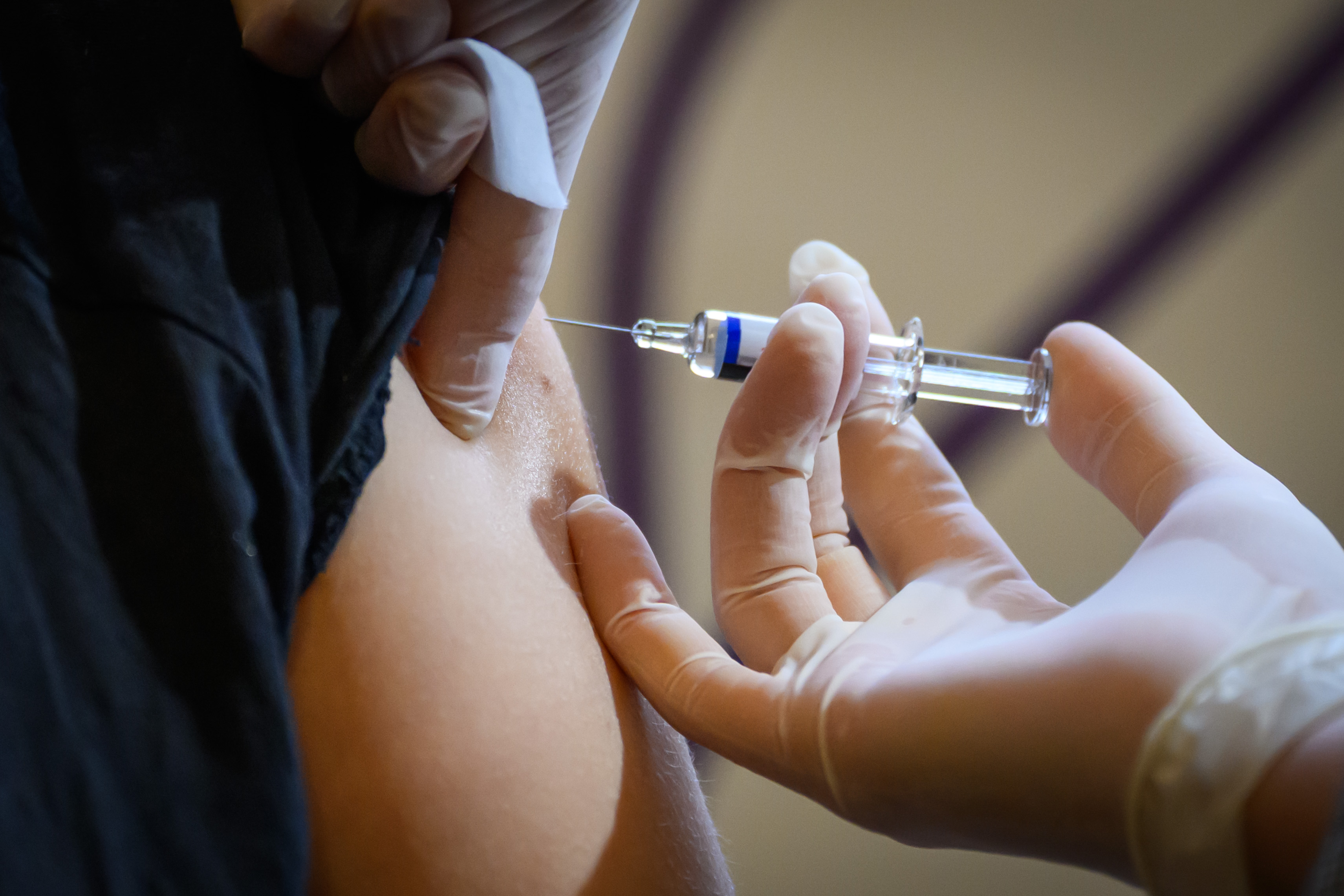 Z lekární miznú posledné kusy vakcín proti chrípke. Nie je jednoduché nájsť jedného vinníka