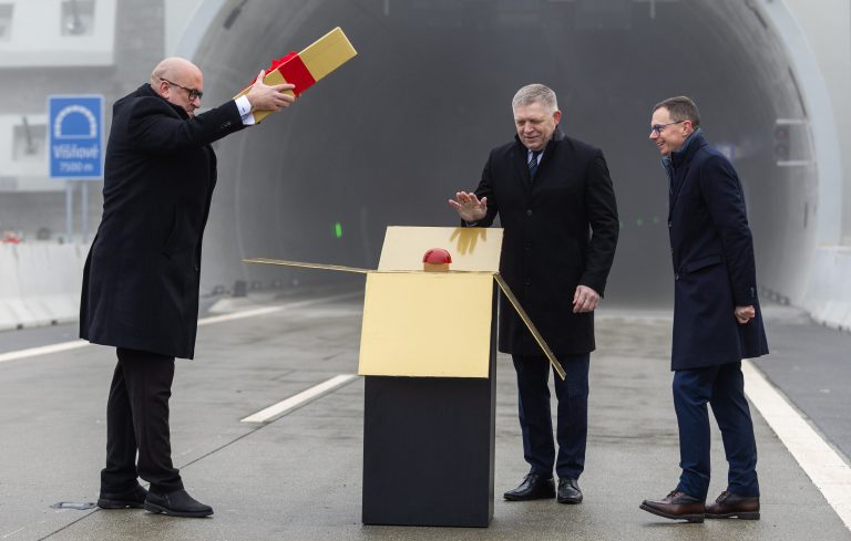 Fico s Rážom slávnostne otvorili tunel Višňové