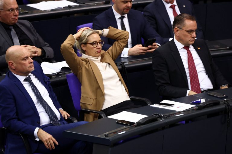 AfD sa vracia na bezpečnostnú konferenciu, USA kritizovali jej vylúčenie