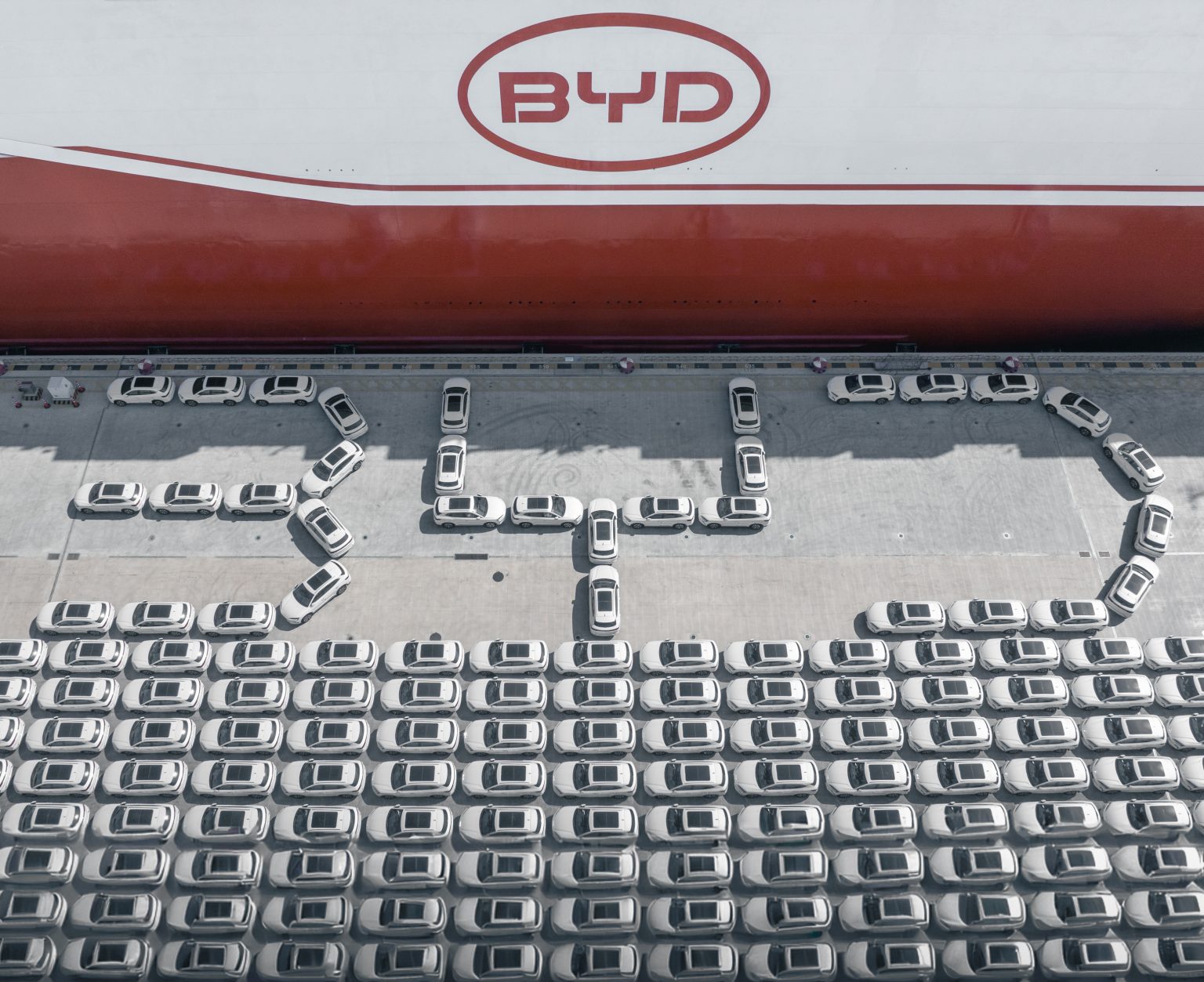 The world's largest car transporter, BYD Shenzhen, carries out loading operations. Photo: Zhang Congyu/VCG via Getty Images