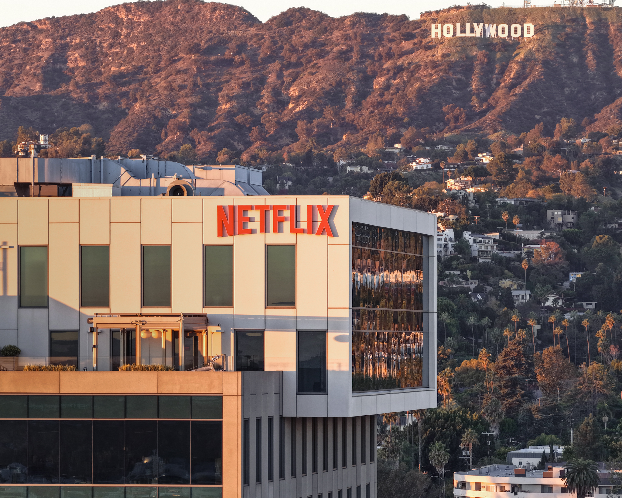 Odhryzol si Netflix veľké sústo? Streamovacia služba prevzala časť firmy Warner Bros