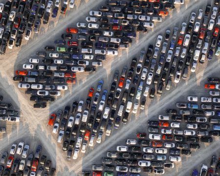 Brusel cúva z klimatickej utópie. Zákaz spaľovacích motorov sa otriasa v základoch