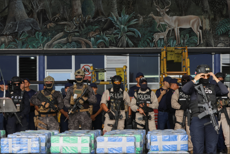 Kolumbijské námorné sily zadržali 27 ton kokaínu 