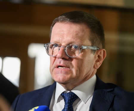 Kmec po kauze s dotáciami smeruje na post veľvyslanca