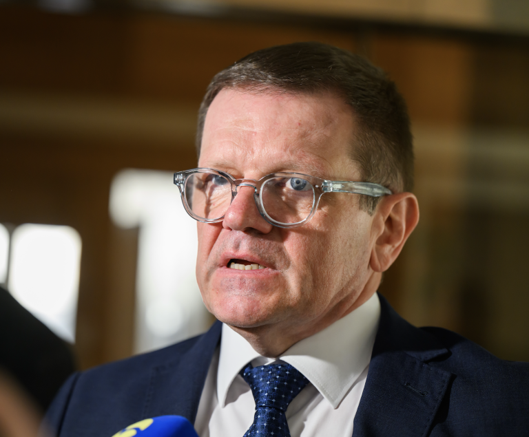 Kmec po kauze s dotáciami smeruje na post veľvyslanca