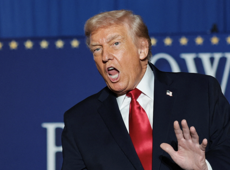 Právnik tvrdí, že Ústava USA nevylučuje tretie funkčné obdobie pre Trumpa