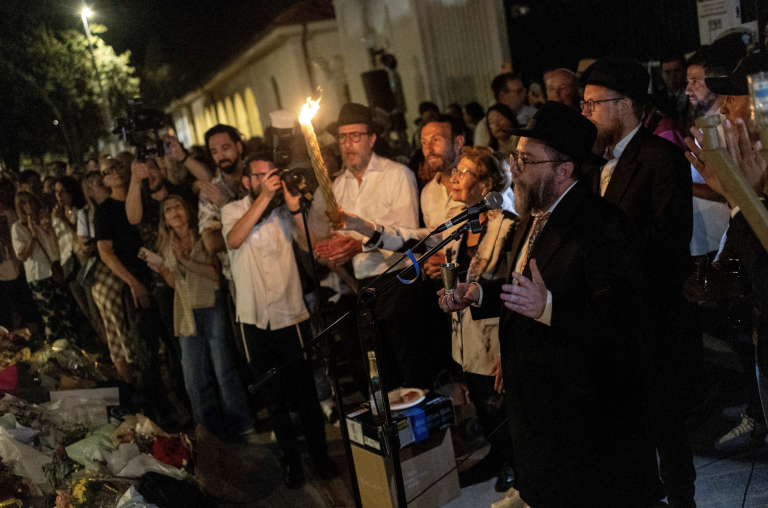 Austrália si uctila obete útoku v Sydney, premiér avizuje revíziu