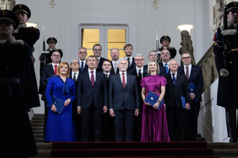 Babišova vláda prežila hlasovanie o vyslovení nedôvery