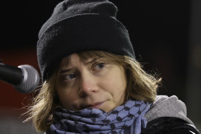 Thunbergovú zatkli v Londýne počas protestu za Palestínu