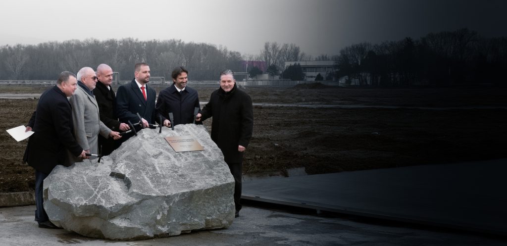 Vo Vajnoroch kopú jamu pre národnú nemocnicu