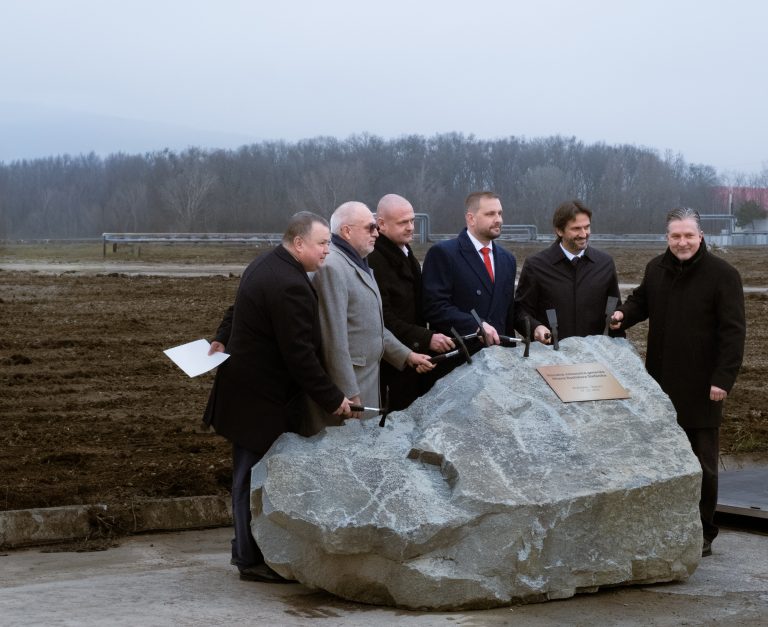 Začali kopať jamu pre nemocnicu vo Vajnoroch. Ľudia chcú naspäť pozemky pod Rázsochami