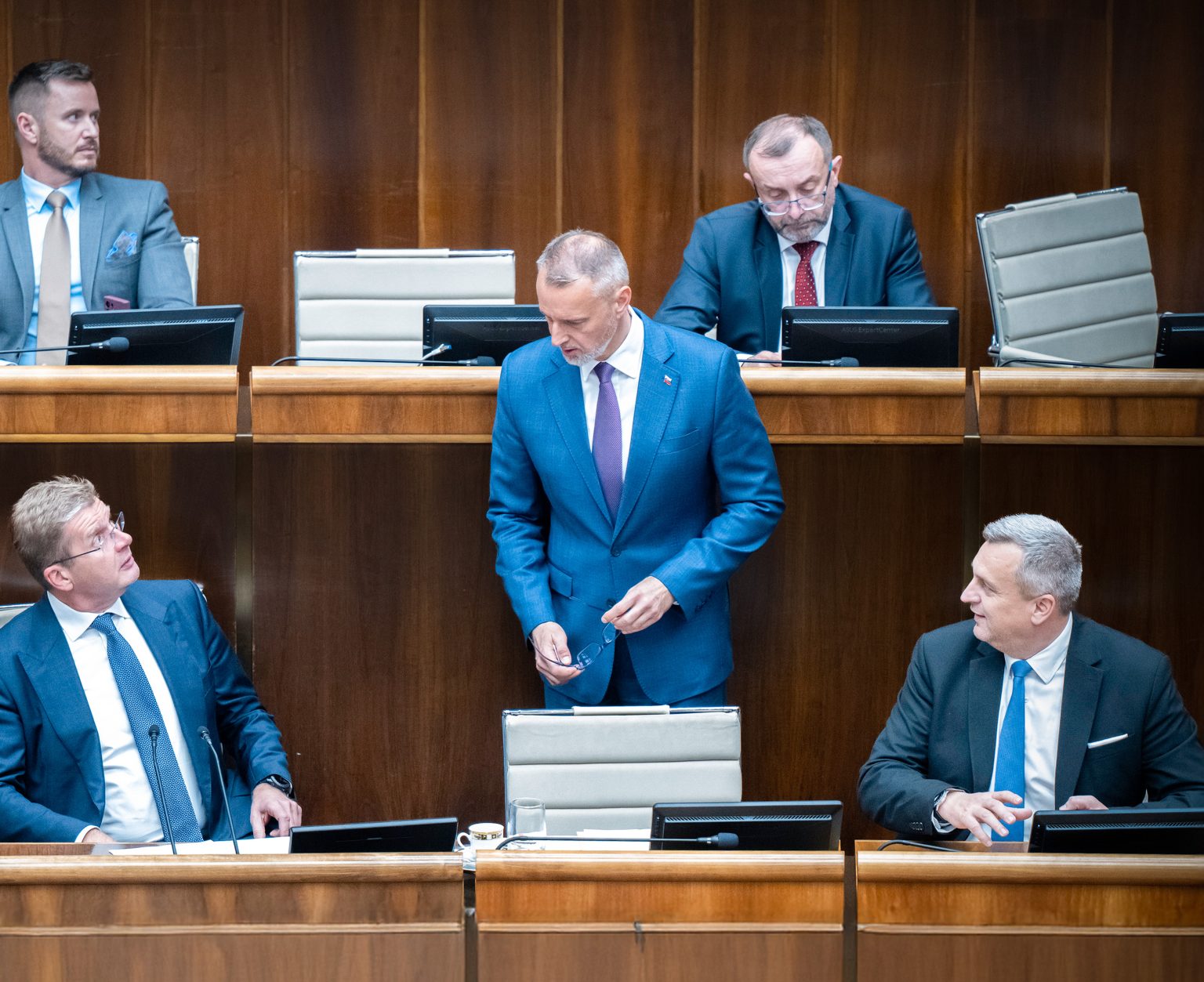 Peter Žiga (prvý rad zľava) Richard Raši, Andrej Danko, Miroslav Čellár (druhý rad zľava) a Róbert Puci. Foto: Martin Baumann/TASR