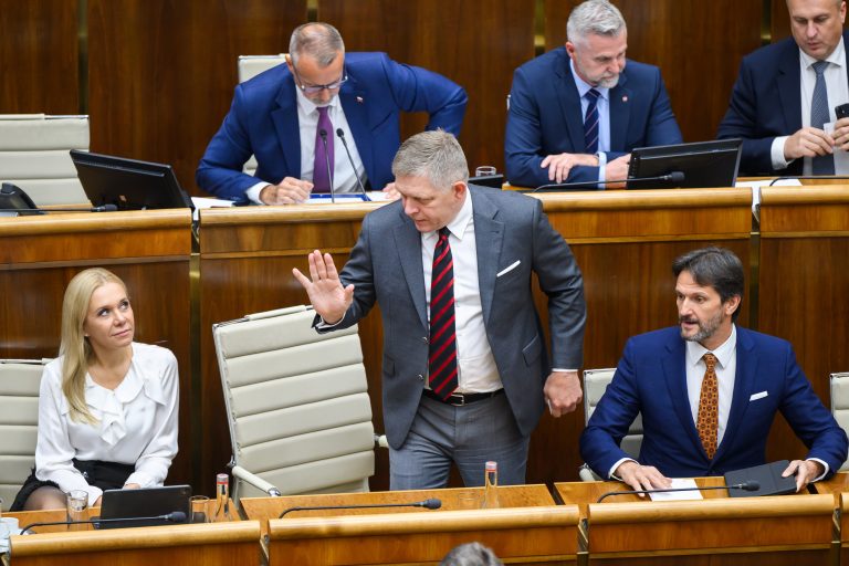 Národná rada bude v stredu hlasovať o dôvere vláde Fica