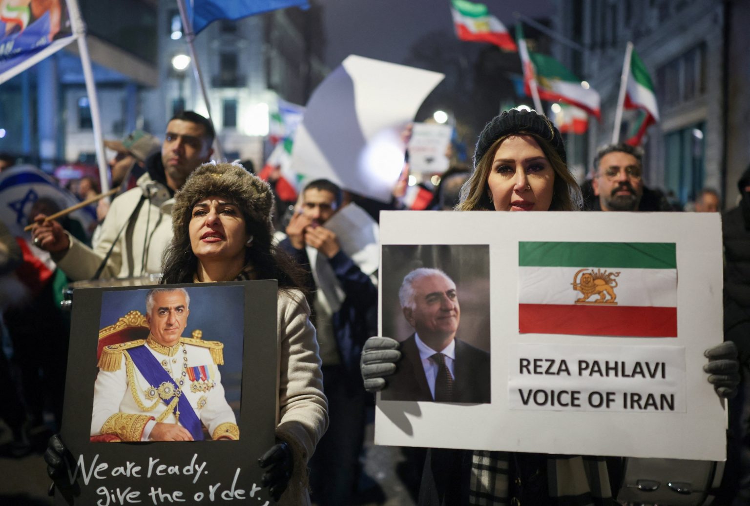 Promonarchistická demonštrácia Iráncov žijúcich v Londýne. Foto: Isabel Infantes/Reuters