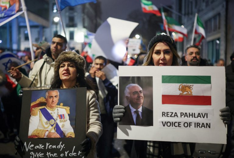 Pro-monarchist Demonstration von in London lebenden Iranern. Photo: Isabel Infantes/Reuters