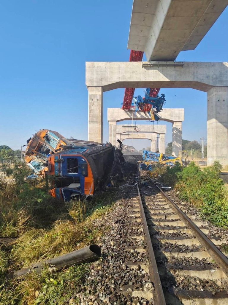 Thailand: Crane collapses onto train, dozens reported dead and injured 