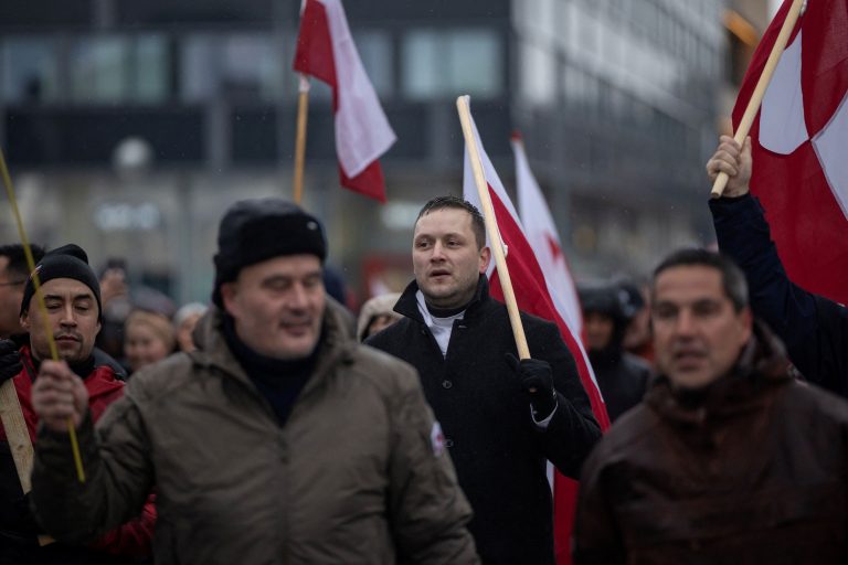Jens-Frederik Nielsen na proteste v Grónsku. Foto: Marko Djurica/Reuters